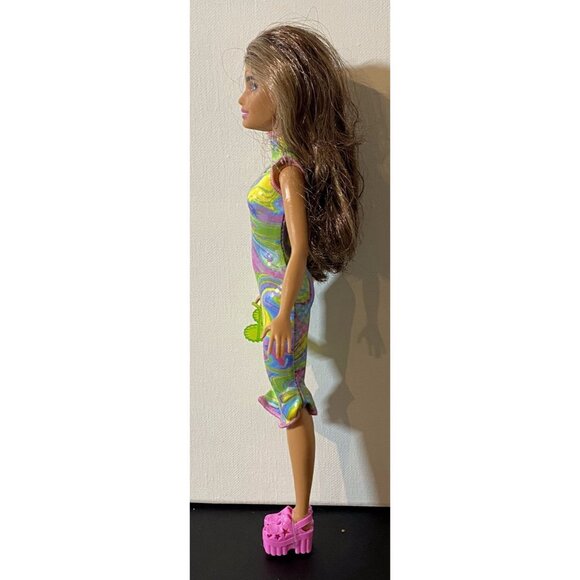 Barbie Teresa It Takes Two Travel #HKB05 Barbie Doll Hispanic Neysa Petite - Picture 3 of 9